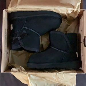 UGG Shoes - NEW Toddler Uggs with Bow UGG Shoes - NEW Toddler Uggs with Bow